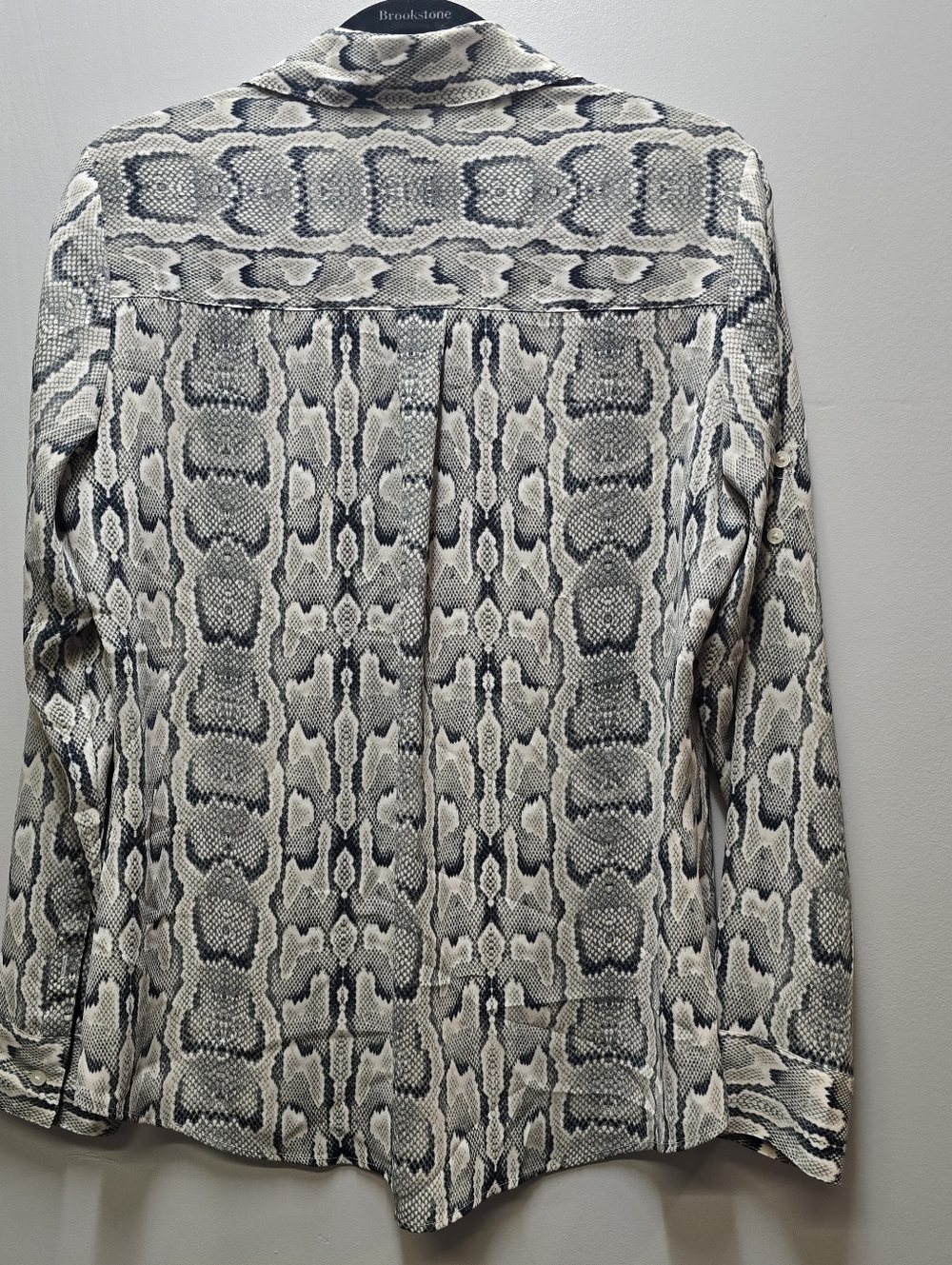 Express Portofino Womens Medium Button Blouse Shirt White Gray Snake Skin Print - Picture 2 of 4